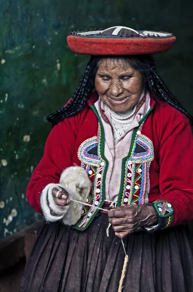 Peruaanse vrouw Weven — Stockfoto