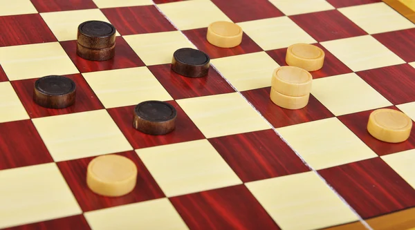 Игра в шашки — стоковое фото