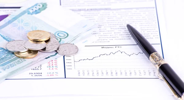 Charts, pen, banknotes and coins — Stock Photo, Image