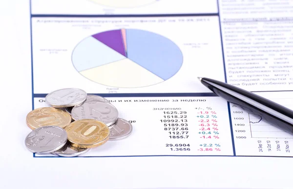 Charts, pen, banknotes and coins — Stock Photo, Image