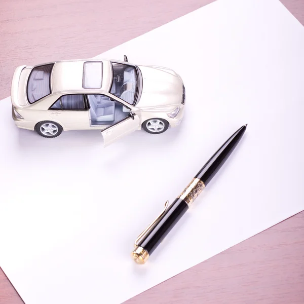 Carro & caneta — Fotografia de Stock