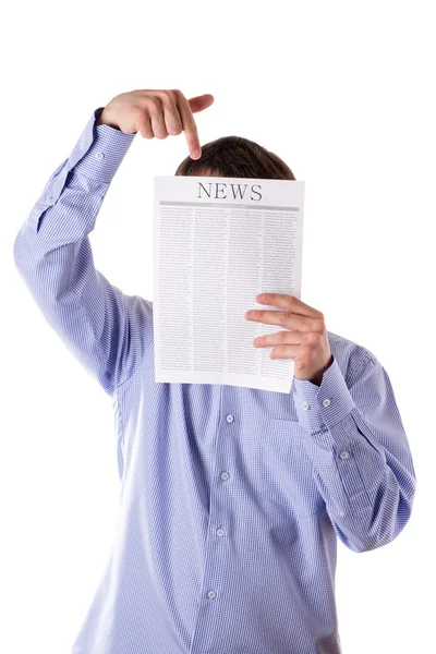Άνθρωπος ανάγνωση μιας εφημερίδας με ειδήσεις επιγραφή — Φωτογραφία Αρχείου
