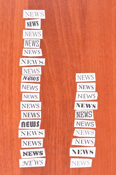 Κομμάτια του χαρτί με επιγραφή ειδήσεις — Φωτογραφία Αρχείου
