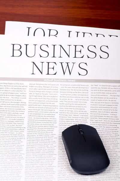ビジネス新聞およびマウス — ストック写真