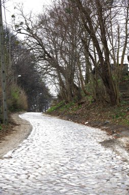 eski bir Arnavut kaldırımlı yol