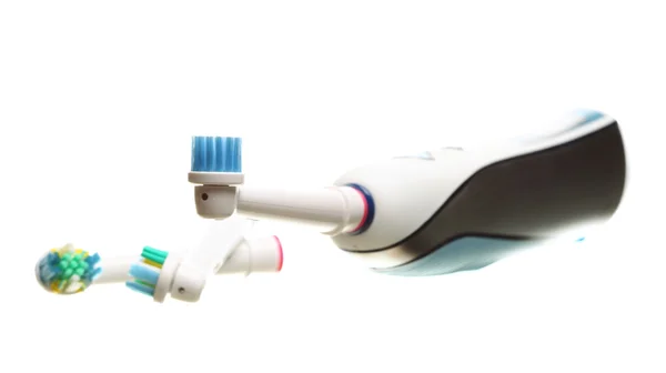 白に隔離された電気歯ブラシ — ストック写真
