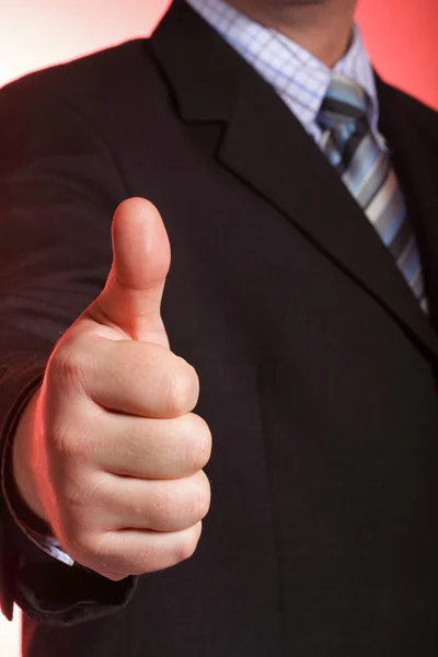 Hombre de negocios mostrando pulgar hacia arriba —  Fotos de Stock