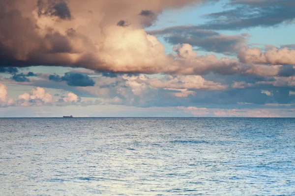 Blått hav himmel, storm, stormen — Stockfoto