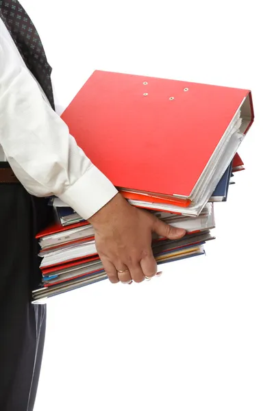 Człowiek posiadający stos foldery - na białym tle — Zdjęcie stockowe