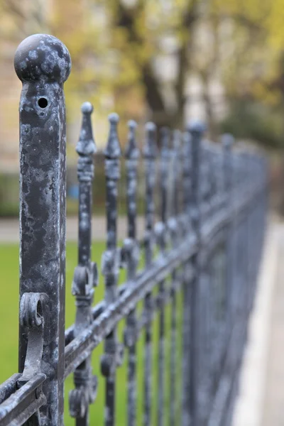 Metall park staket — Stockfoto