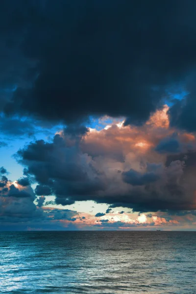 Cielo blu del mare, tempesta, tempesta — Foto Stock