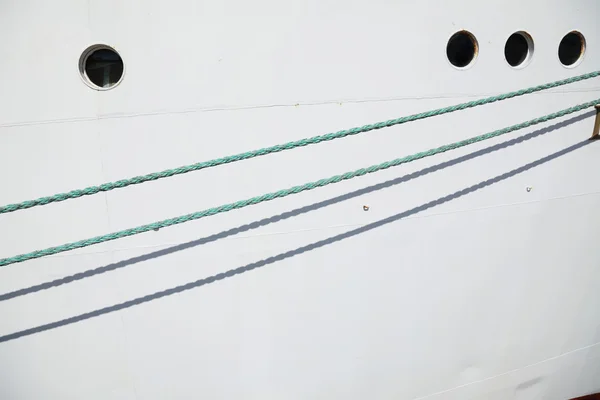 Ventana redonda de fondo en un barco viejo — Foto de Stock