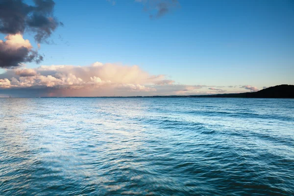 Mavi deniz gökyüzü, fırtına, fırtına — Stok fotoğraf