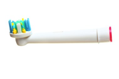 Elektrikli diş fırçası beyaza izole edildi