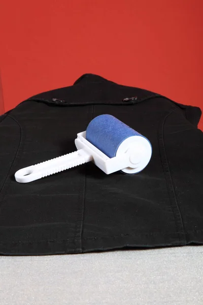 Polvo limpiador azul con rodillo de pelusa — Foto de Stock