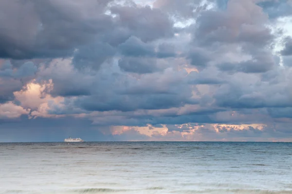 Mavi deniz gökyüzü, fırtına, fırtına — Stok fotoğraf