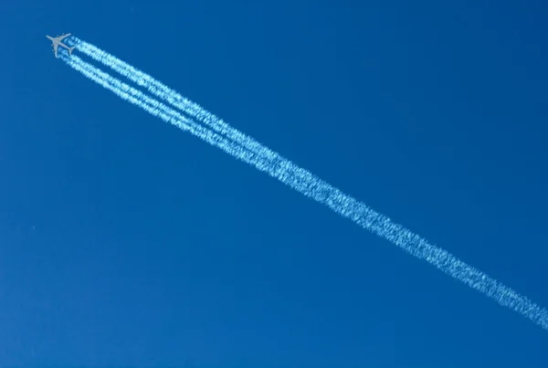 Airplane trace — Stock Photo, Image