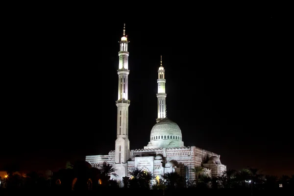 Mesquita e minaretes — Fotografia de Stock