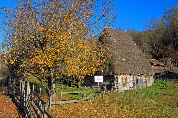 Uma pequena casa de campo — Fotografia de Stock