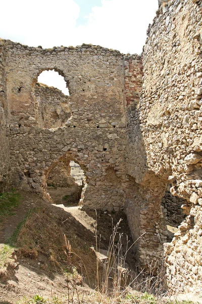 城堡废墟的 torockoszentgyorgy，cetatea coltesti，罗马尼亚 — 图库照片