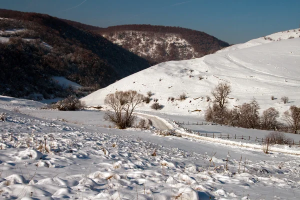 Une vallée solitaire en hiver — Photo