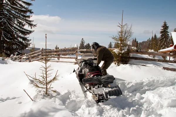 Man with a snowmobile — Stock Photo, Image