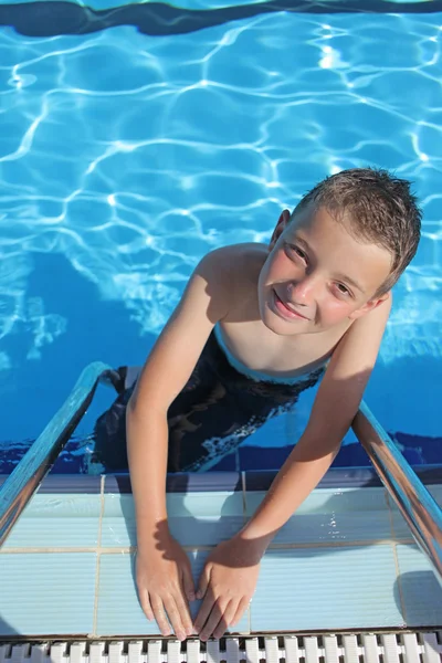 Boy enjoying a dip in the pool — Stock Photo, Image