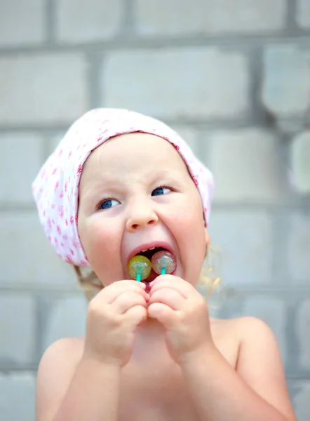 A gyerek szereti az édességet — Stock Fotó