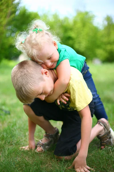 Sister loves her brother — Stock Photo, Image