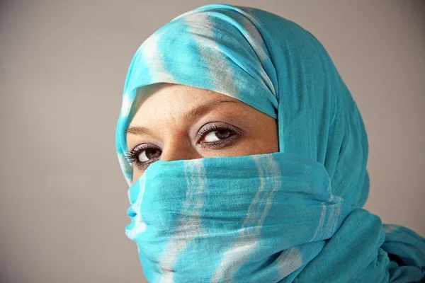 Άραβας γυναίκα σε μια μπούρκα — Φωτογραφία Αρχείου