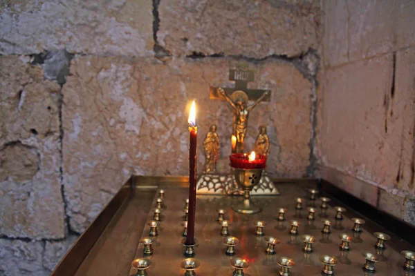 Место для освященных свечей — стоковое фото