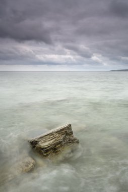 pendower, deniz manzarası ile dramatik gökyüzü.