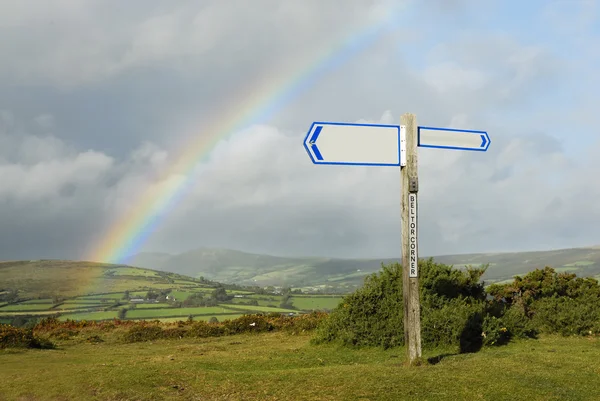 Blank Signpost, Rainbow in Background. — Stock Photo, Image