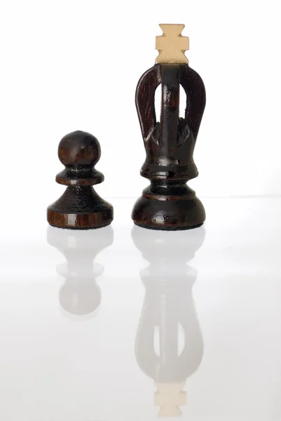 Král a pěšec šachové figurky. — Stock fotografie