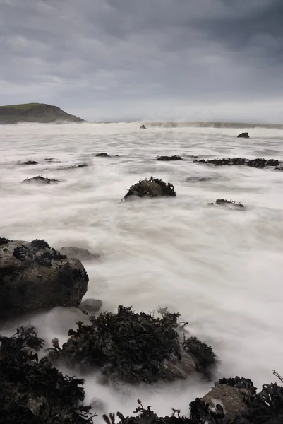 Cornwall zeegezicht greenaway strand. — Stockfoto