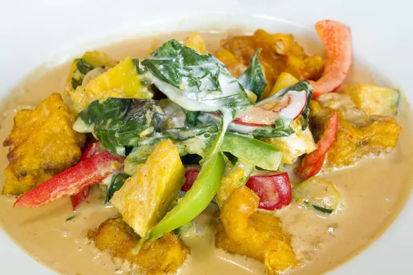 Salmão frito tailandês Peixe Abóbora Curry Closeup — Fotografia de Stock