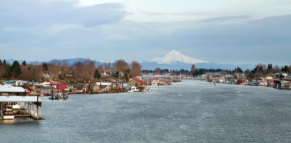 Marina along Columbia River with Mount Hood View — Stock Photo, Image