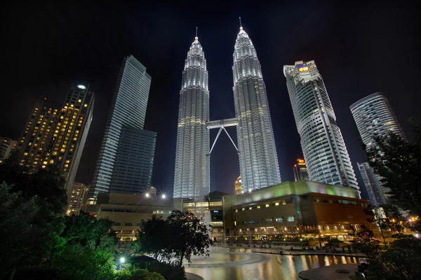 Cidade de Kuala Lumpur à noite — Fotografia de Stock