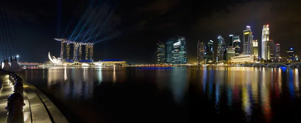 Singapore Stadtsilhouette bei Nacht — Stockfoto