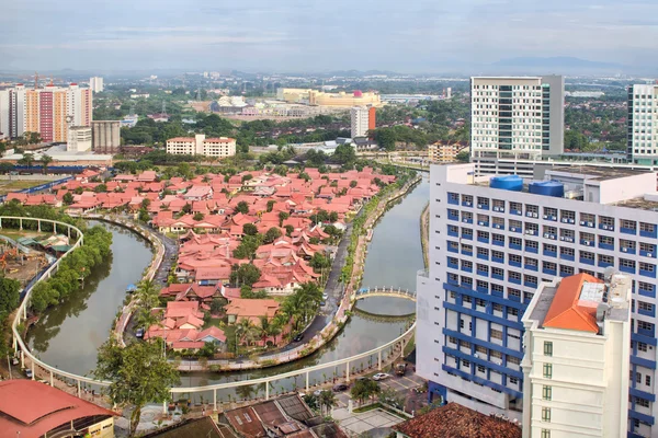 Paysage urbain de Malacca avec la rivière Melaka — Photo