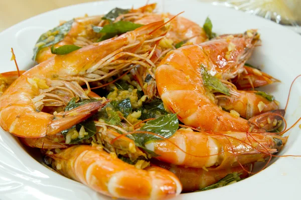 Cooked Prawns with Garlic and Curry Leaves Dish — Stock Photo, Image