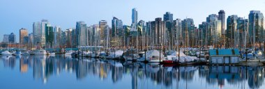 Vancouver bc skyline false creek boyunca