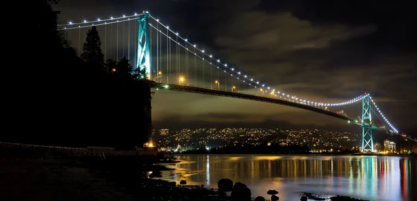 Lions Gate Bridge em Vancouver BC à noite — Fotografia de Stock
