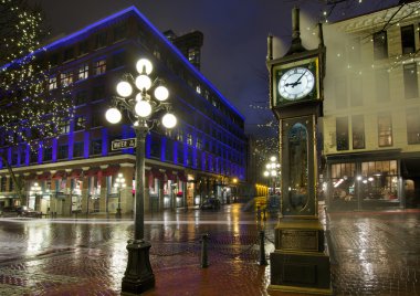 yağmurlu bir gecede Gastown Buhar saat