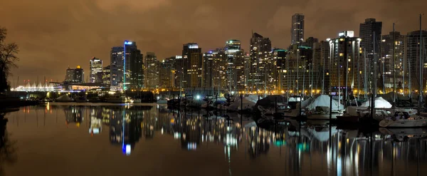 Vancouver BC Skyline desde Stanley Park en Nigh — Foto de Stock