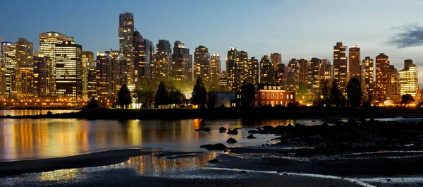Vancouver BC City Skyline y Deadman 's Island — Foto de Stock