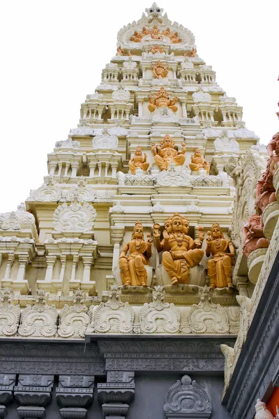 Храм Шри Сенпага Винаягар Гиндуистский Гопурам — стоковое фото