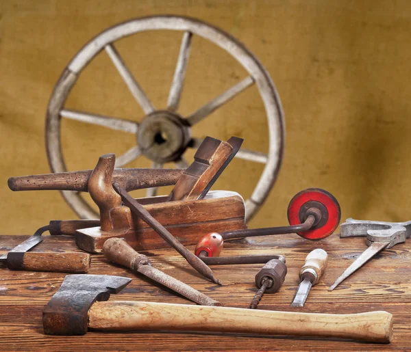 Старые инструменты — стоковое фото