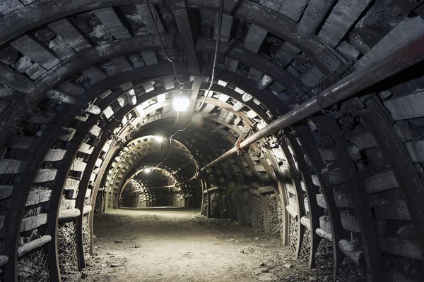 Tunnel sotterraneo nella miniera di carbone — Foto Stock
