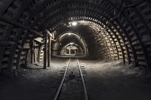 Підземний тунель на вугільній шахті — стокове фото